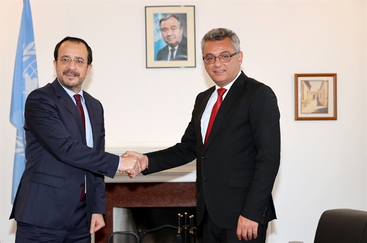 Erhürman ve Hristodulidis salı günü ara bölgede bir araya gelecek