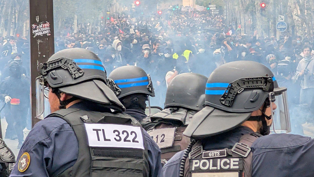 Fransa'daki lise protestolarında 36 polis şiddeti soruşturması açıldı