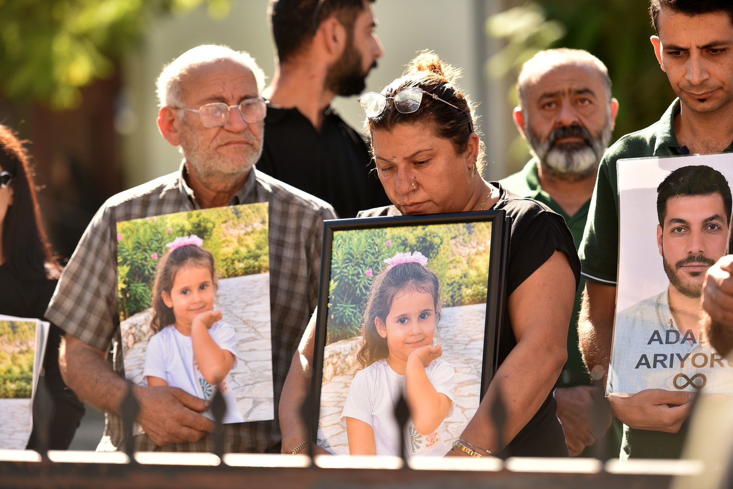 Gemi kazasında yakınlarını kaybeden aileler Girne Mahkemesi önünde adalet istedi