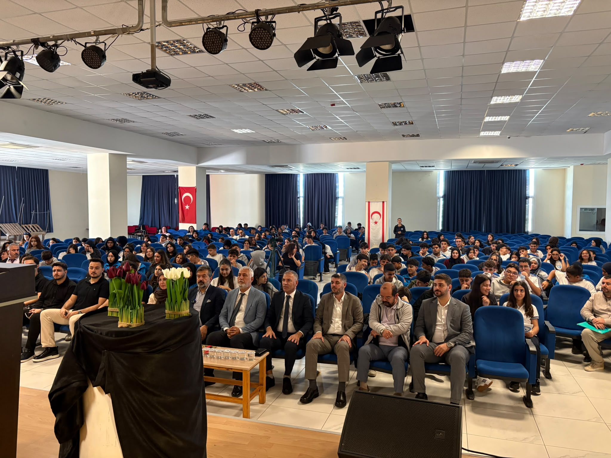 Hala Sultan İlahiyat Koleji'nde yapay zeka ve kişisel gelişim konferansı yapıldı