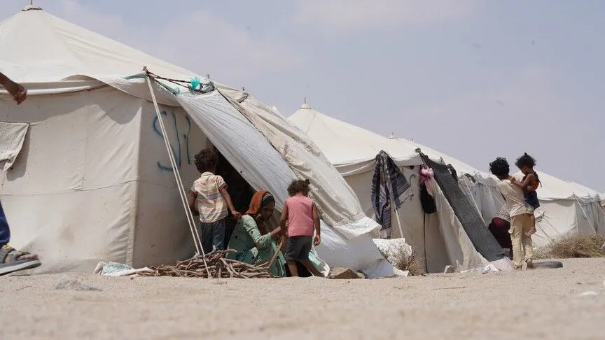 Husiler Taiz'de sivilleri gıda, su ve ilaçtan mahrum bırakıyor