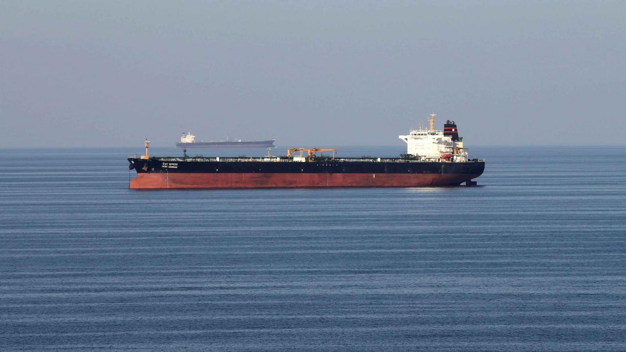 İran Devrim Muhafızları Hürmüz Boğazı'nda 2 petrol tankerini durdurdu