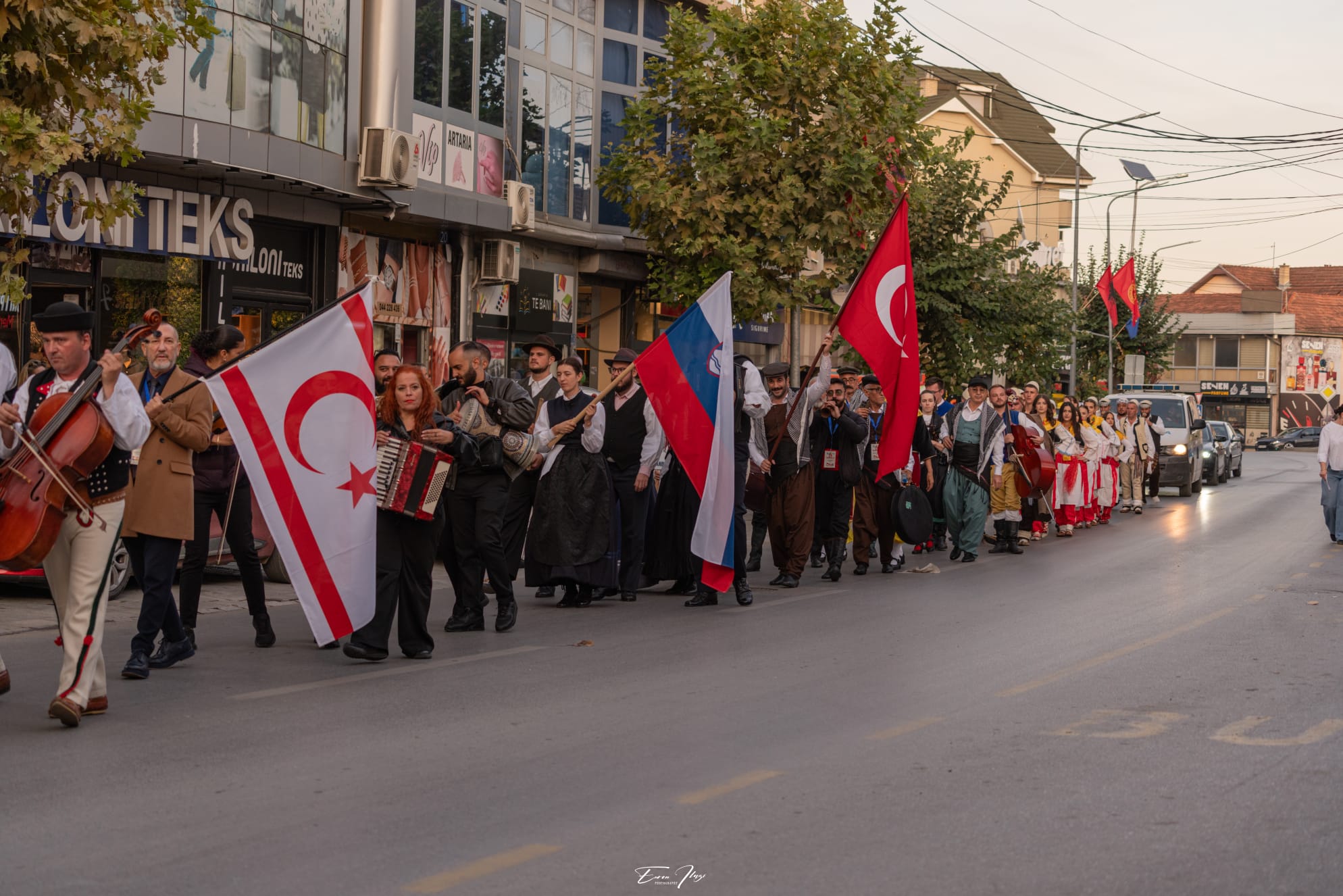İskele Belediyesi Halk Dansları Topluluğu Kosova'da NINULLA Müzik Festivali'nde sahne aldı