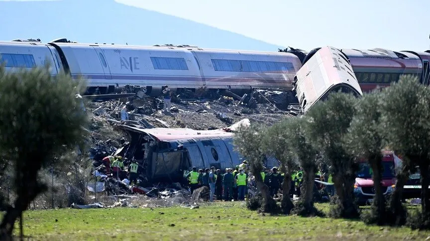 İspanya'da iki hızlı tren çarpıştı: Ölü sayısı 68'e yükseldi