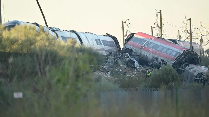İspanya'da iki hızlı trenin çarpıştığı kazada ölü sayısı 69'a çıktı