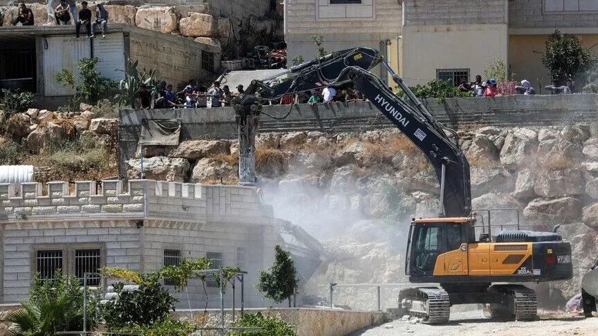 İsrail ordusu Batı Şeria ve Doğu Kudüs'te Filistinlilere ait 3 evi yıktı