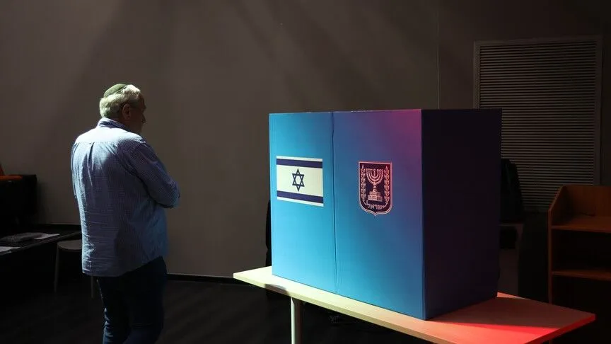 İsrail'de oy sayımı sürerken muhalefet bloğu Netanyahu'nun önünde