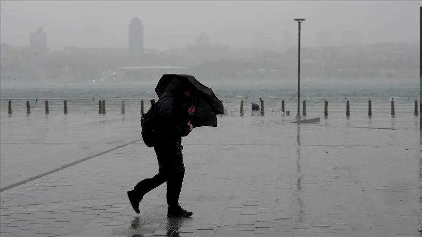 İstanbul'da kuvvetli yağış ve fırtına uyarısı