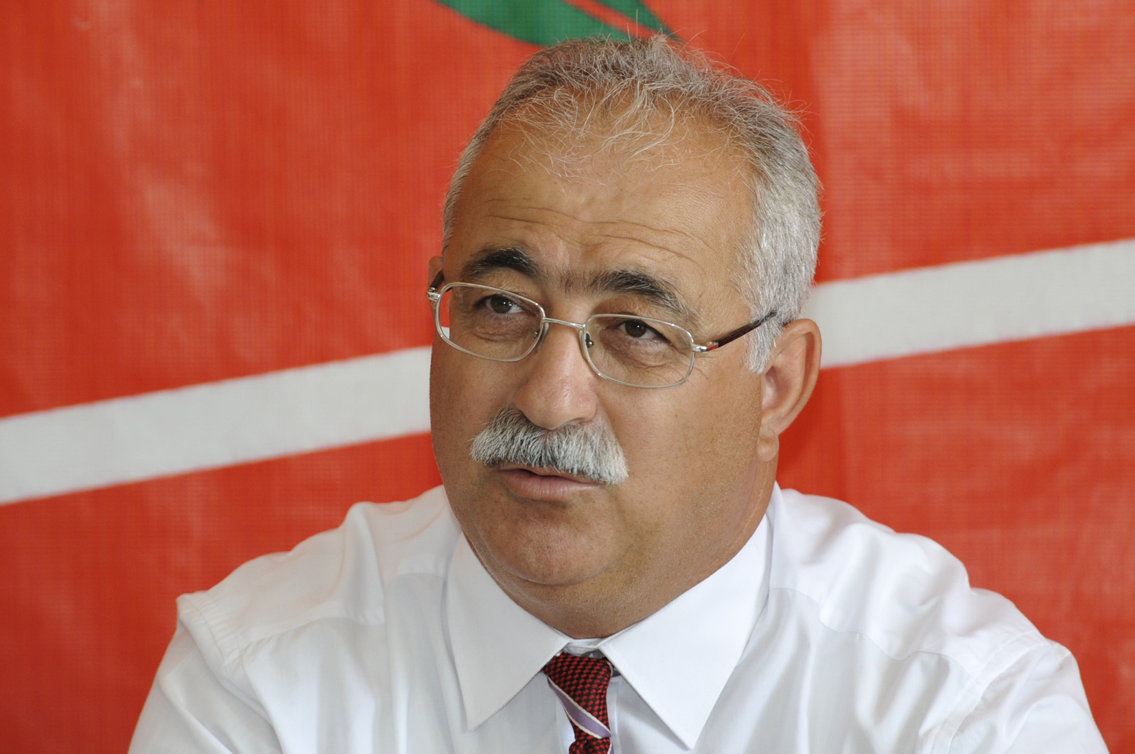 İzcan, Erhürman'ın Maraş-Mağusa Limanı önerisine ilişkin tutumunu kınadı