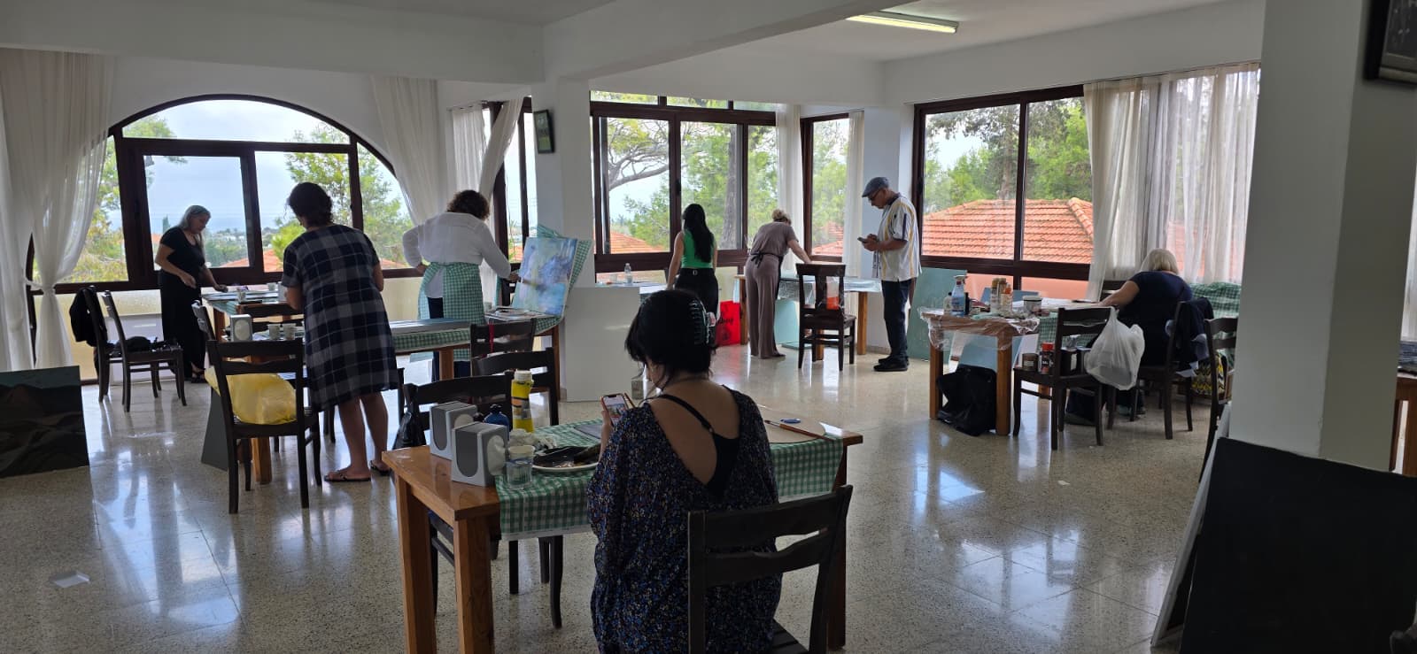 Karpaz'ın güzelliği uluslararası sanatçılar tarafından tuvale yansıyor