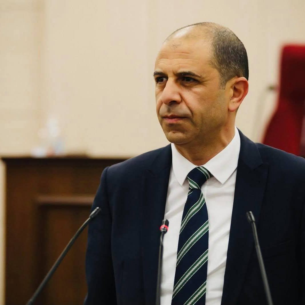 Kudret Özersay: Gazetecilere yönelik saldırılar kabul edilemez
