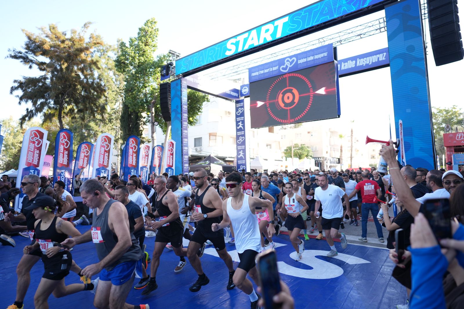 Lefkoşa Yarı Maratonu'nda 4 kilometrelik Halk Koşusu'nun startı verildi