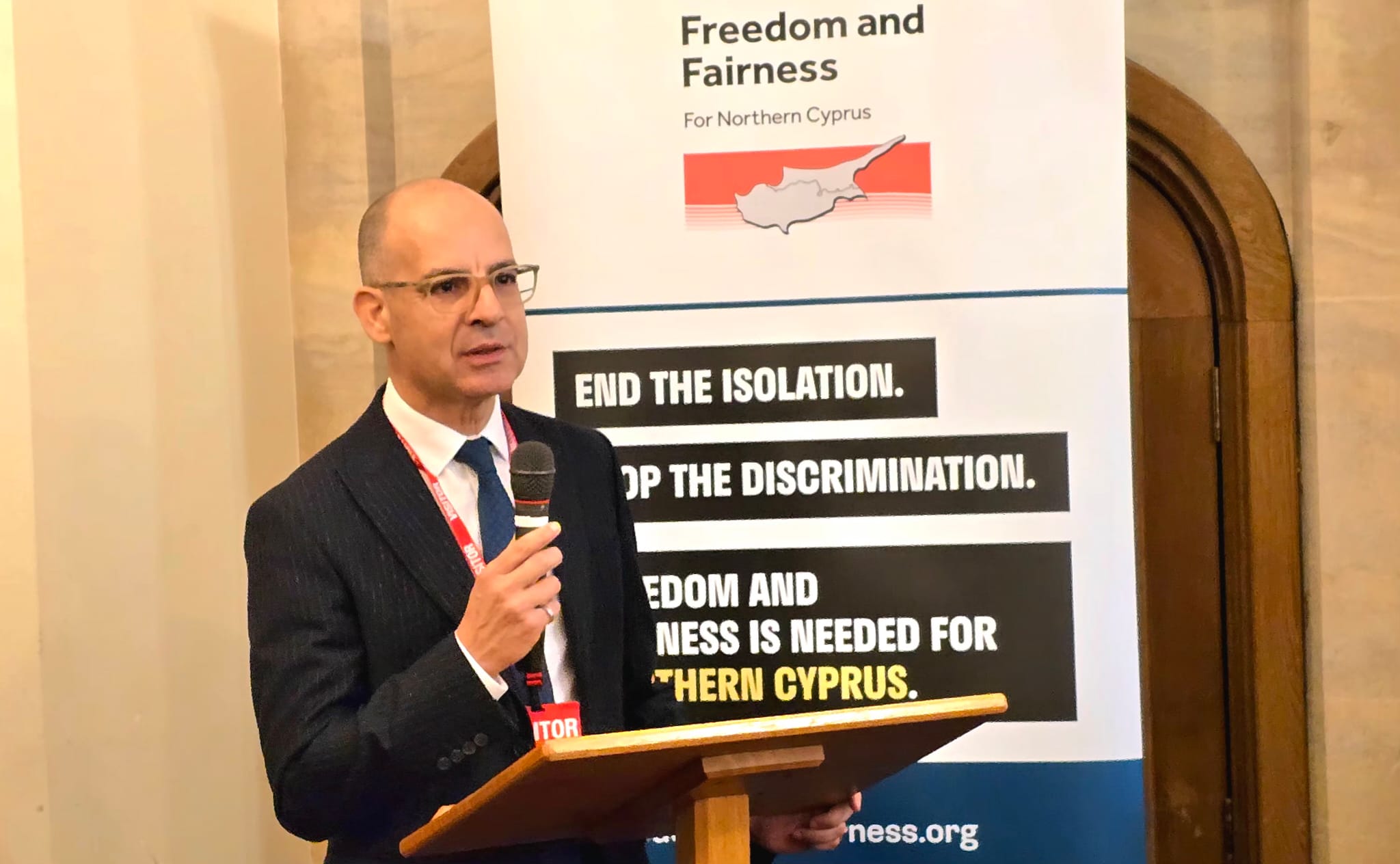 Mehmet Dânâ, Londra'da İngiliz parlamenterlere Kıbrıs sorununu anlattı