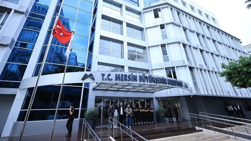 Mersin'de büyükşehir ve iki ilçe belediye başkanı yolsuzlukta tutuklandı
