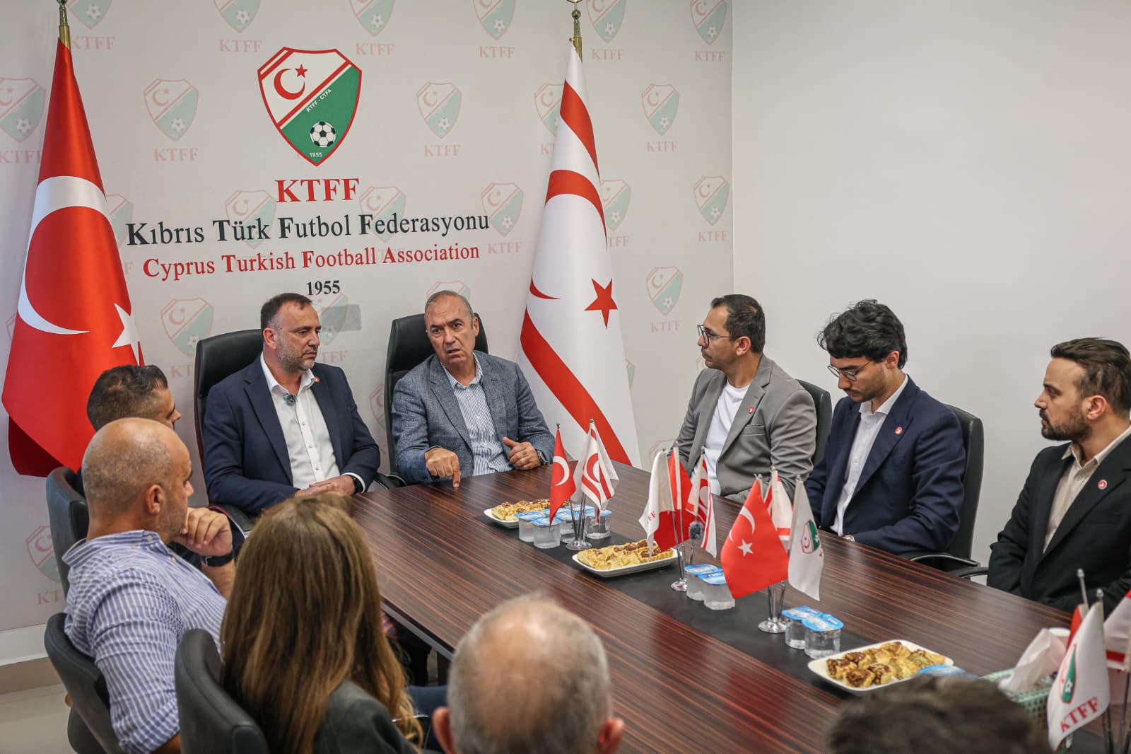 TDP heyeti KTFF'yi ziyaret etti, Gençlik ve Spor Bakanlığı kurulmasını savundu