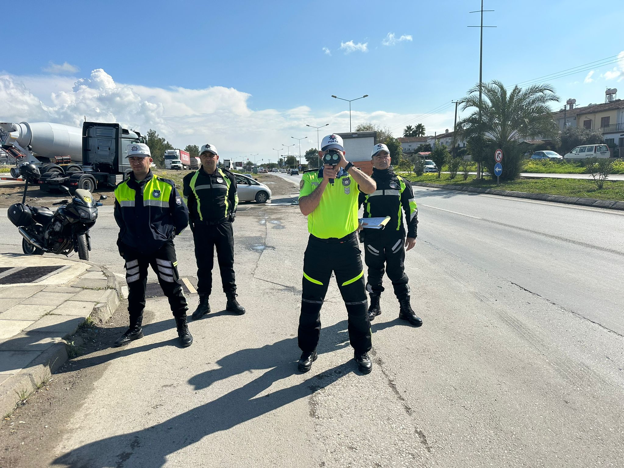 Trafik denetiminde 369 sürücü rapor edildi, 20 araç trafikten men edildi, 1 sürücü tutuklandı