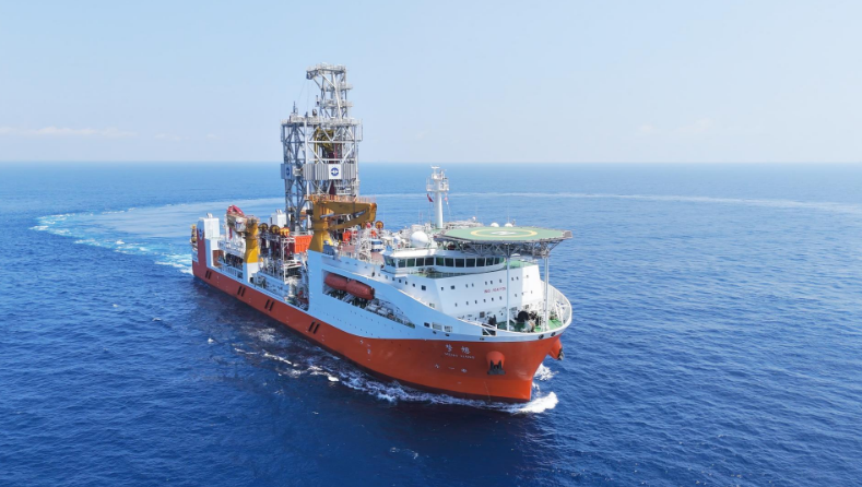 Çin'in yeni derin deniz sondaj gemisi 5 bin metreye ulaşarak bazalt örnekledi